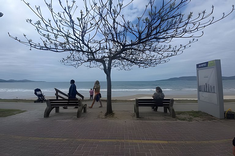 TEMPORADA MEIA PRAIA ITAPEMA/SC - QUADRA MAR AMPLO APTO